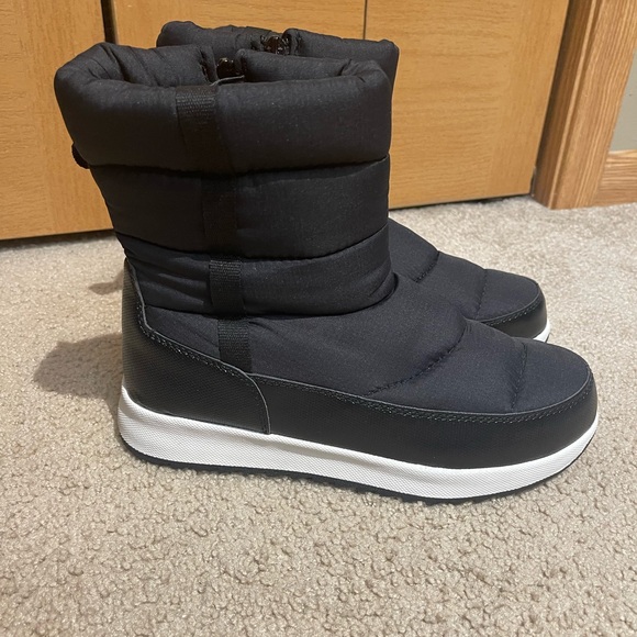 NWOT women’s Time and Tru snow boots - Picture 1 of 6